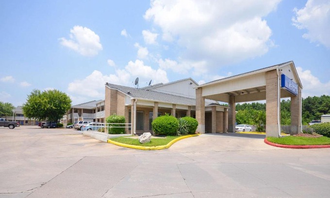 Mont Belvieu Hotel | Motel 6-Baytown, TX - Baytown East
