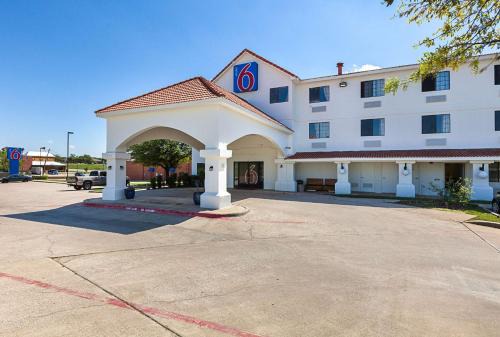 Bedford Hotel | Motel 6-Bedford, TX - Fort Worth