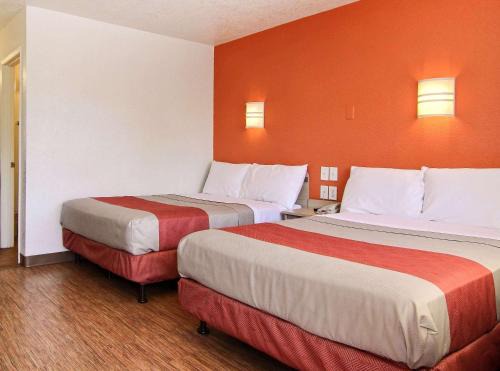 Bismarck Hotel | Motel 6-Bismarck, ND