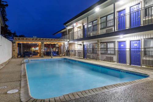 Boerne Hotel | Motel 6-Boerne, TX