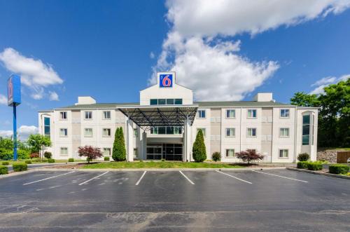 Bristol Hotel | Motel 6-Bristol, VA