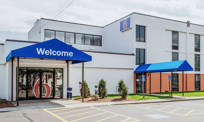 Brockton Hotel | Motel 6 Brockton, MA