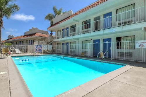 Aviara Hotel | Motel 6-Carlsbad, CA - East Near LEGOLAND