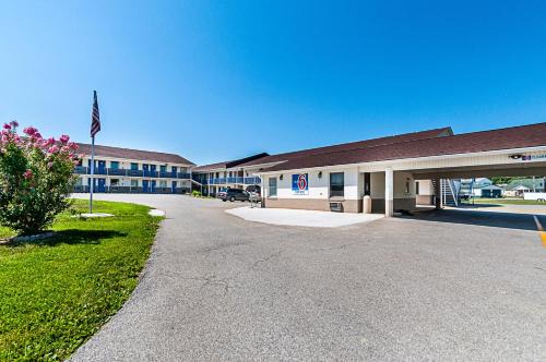 Charles Town Hotel | Motel 6-Charles Town, WV