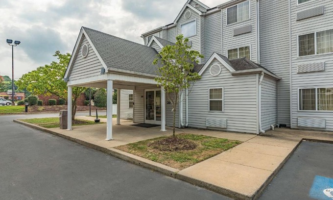 Sugar Creek Hotel | Motel 6-Charlotte, NC - University