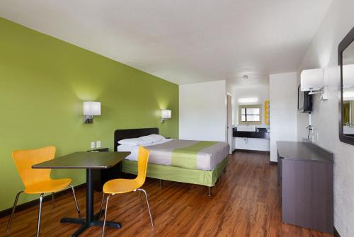 Tyner Hotel | Motel 6 Chattanooga, TN