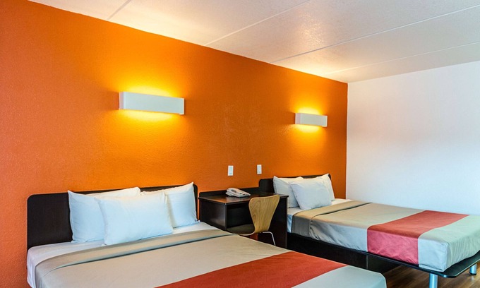 Cleveland Hotel | Motel 6 Cleveland, TX