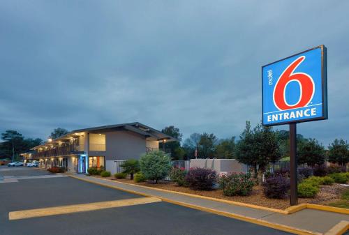 Columbus Hotel | Motel 6-Columbus, GA