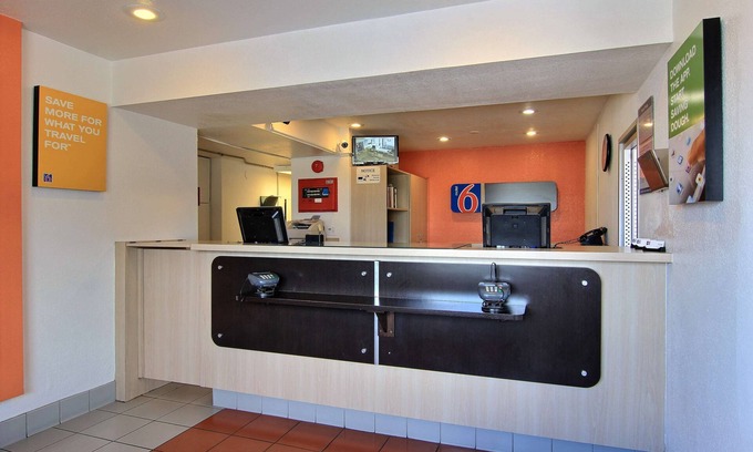 Bay Area Hotel | Motel 6 Corpus Christi, TX - East - North Padre Island