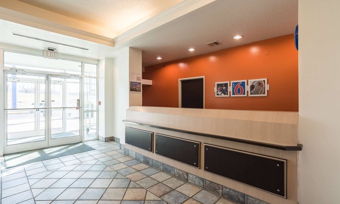 Dale Hotel | Motel 6 Dale, IN