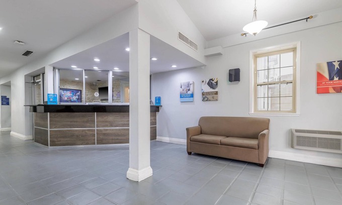 Dallas Design District Hotel | Motel 6 Dallas, TX – Downtown