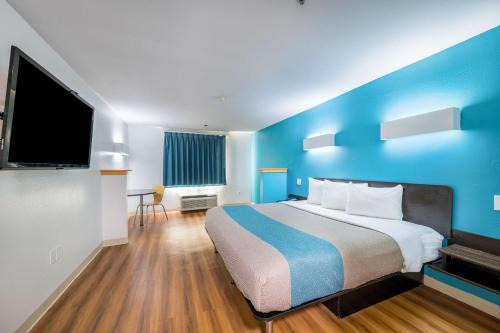 Decatur Hotel | Motel 6-Decatur, TX