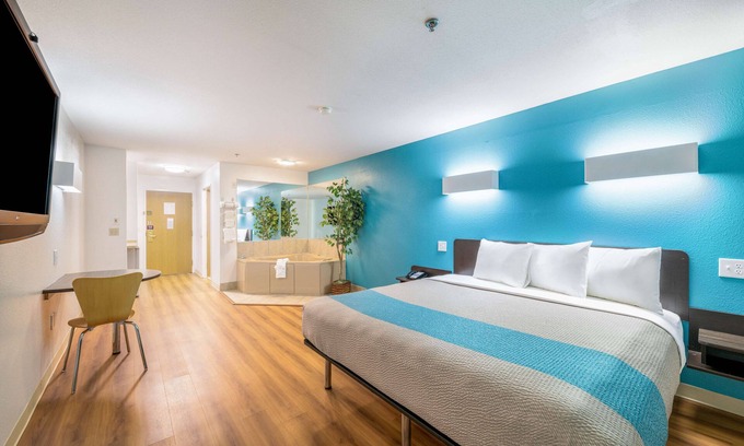 Decatur Hotel | Motel 6 Decatur, TX