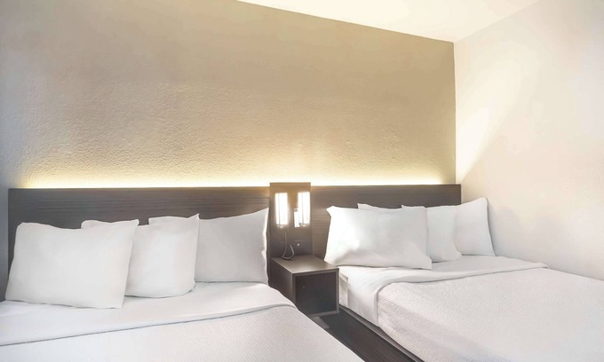 Amistad National Recreational Area Hotel | Motel 6 Del Rio, TX