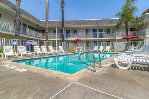 El Cajon Hotel | Motel 6-El Cajon, CA - San Diego