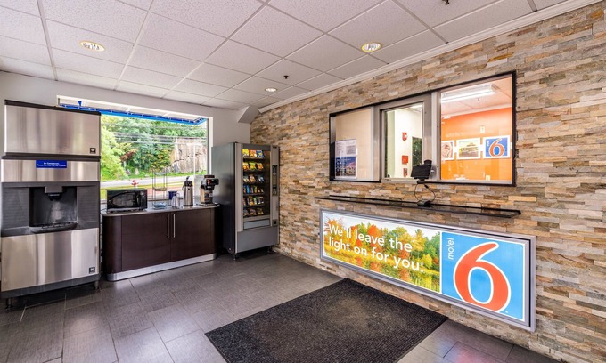 Elmsford Hotel | Motel 6 Elmsford, NY - White Plains