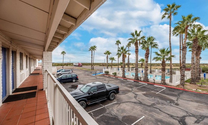 Casa Grande Hotel | Motel 6 Eloy, AZ - Casa Grande