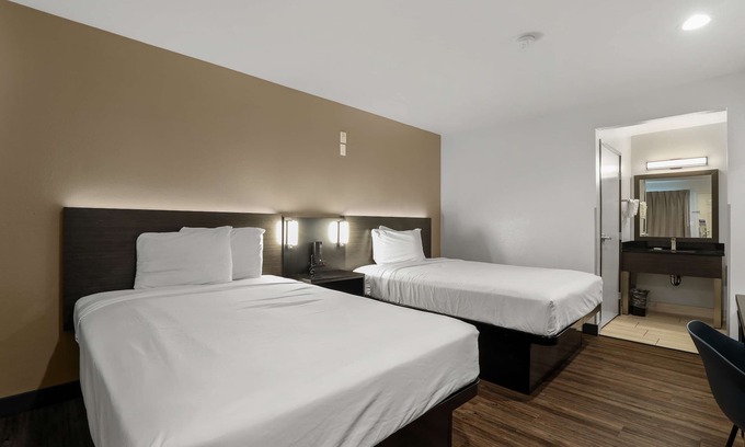 Central Escondido Hotel | Motel 6 Escondido, CA