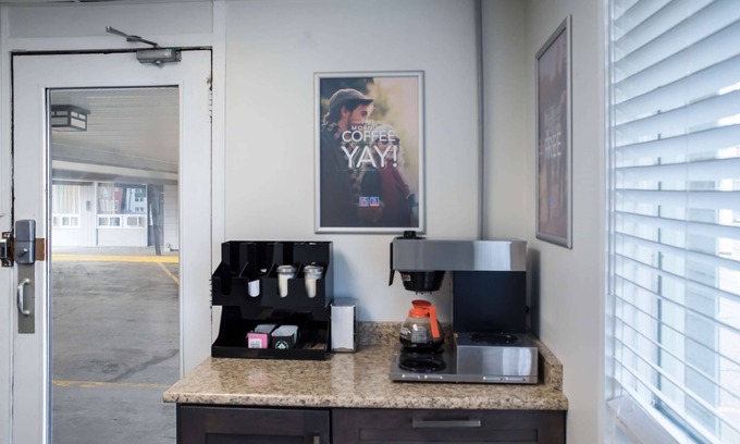 Fort St. John Hotel | Motel 6 Fort St. John, BC