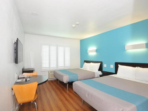 Fountain Valley Hotel | Motel 6-Fountain Valley, CA - Huntington Beach Area