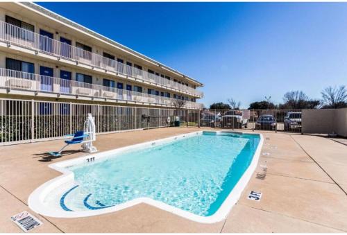 Garland Hotel | Motel 6-Garland, TX - Dallas