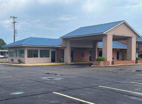 Greenwood Hotel | Motel 6 Greenwood, MS