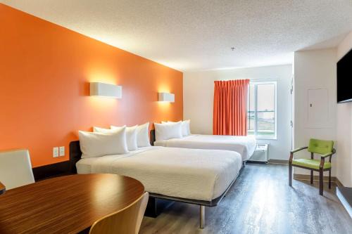 Headingley Hotel | Motel 6-Headingley, MB - Winnipeg West