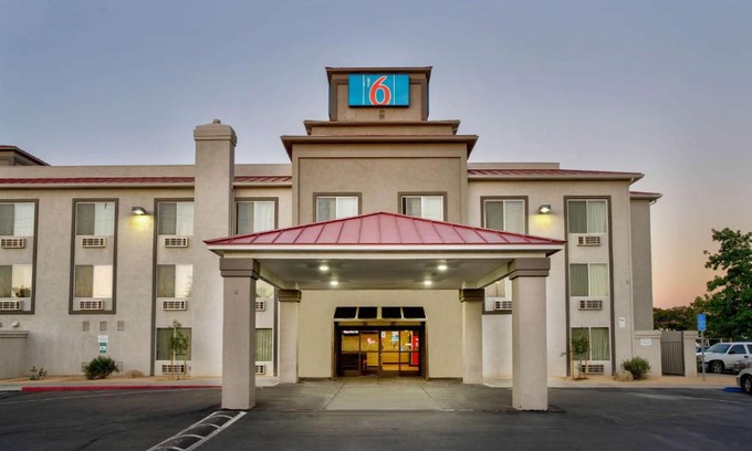 Hesperia Hotel | Motel 6-Hesperia, CA - West Main Street I-15