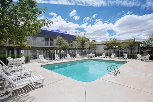 Holbrook Hotel | Motel 6-Holbrook, AZ