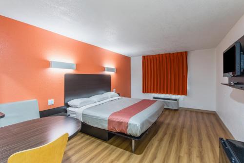 Hutchins Hotel | Motel 6 Hutchins, TX