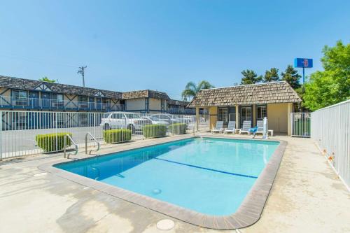Kingsburg Hotel | Motel 6-Kingsburg, CA