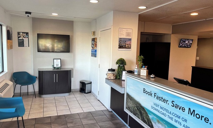 Lakeland Hotel | Motel 6 Lakeland, FL