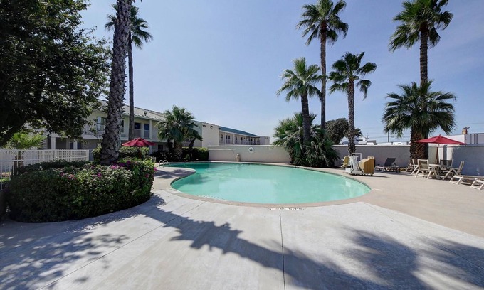Bonanza Hotel | Motel 6 Laredo, TX - North I-35