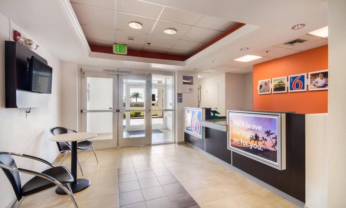 Lemoore Hotel | Motel 6 Lemoore, CA
