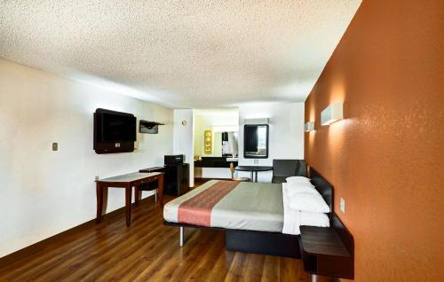 Lindale Hotel | Motel 6-Lindale, TX