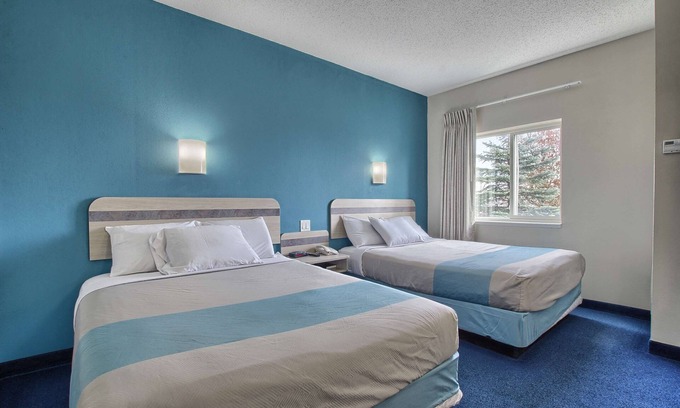 Westminster Hotel | Motel 6 London, ON - Ontario