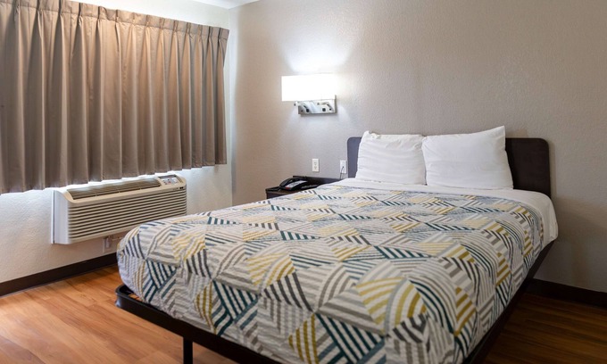 Lufkin Hotel | Motel 6 Lufkin, TX