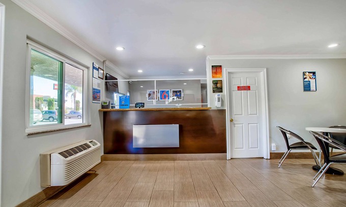 Sun City Hotel | Motel 6 Menifee, CA
