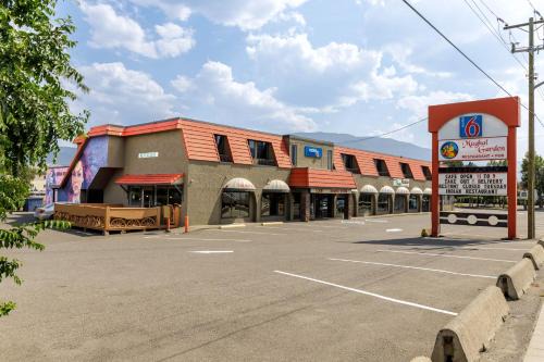 Merritt Hotel | Motel 6 Merritt, BC