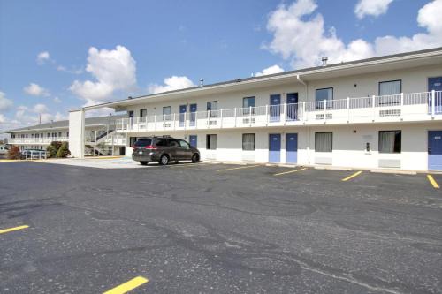 Middleburg Heights Hotel | Motel 6-Middleburg Heights, OH - Cleveland