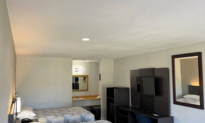 Reservoir Hotel | Motel 6 Newport News, VA - Fort Eustis
