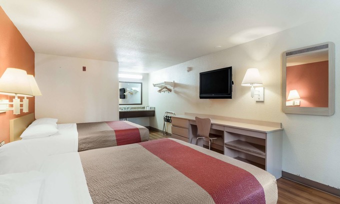 Central Newport News Hotel | Motel 6 Newport News, VA
