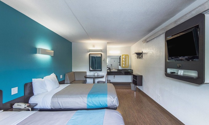 Overland Park Hotel | Motel 6 Overland Park, KS