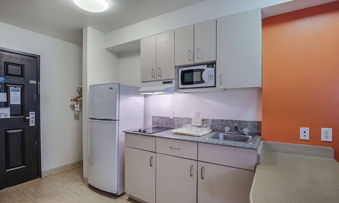 Pasadena Hotel | Motel 6 Pasadena, TX