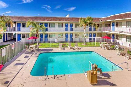 Deer Valley Hotel | Motel 6-Phoenix, AZ - North Bell Road