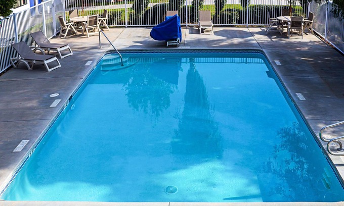 Porterville Hotel | Motel 6 Porterville, CA