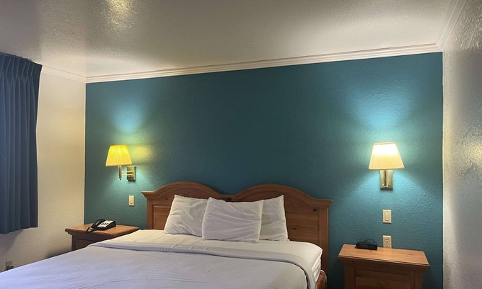 Portland Hotel | Motel 6 Portland, IN