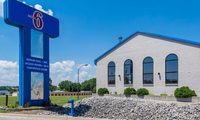 Richmond Hotel | Motel 6-Richmond, IN