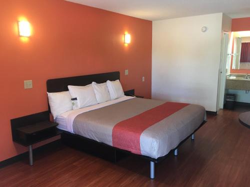 North Chesterfield Hotel | Motel 6-Richmond, VA - Midlothian Turnpike