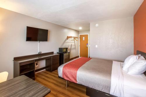 Perrysburg Hotel | Motel 6-Rossford, OH